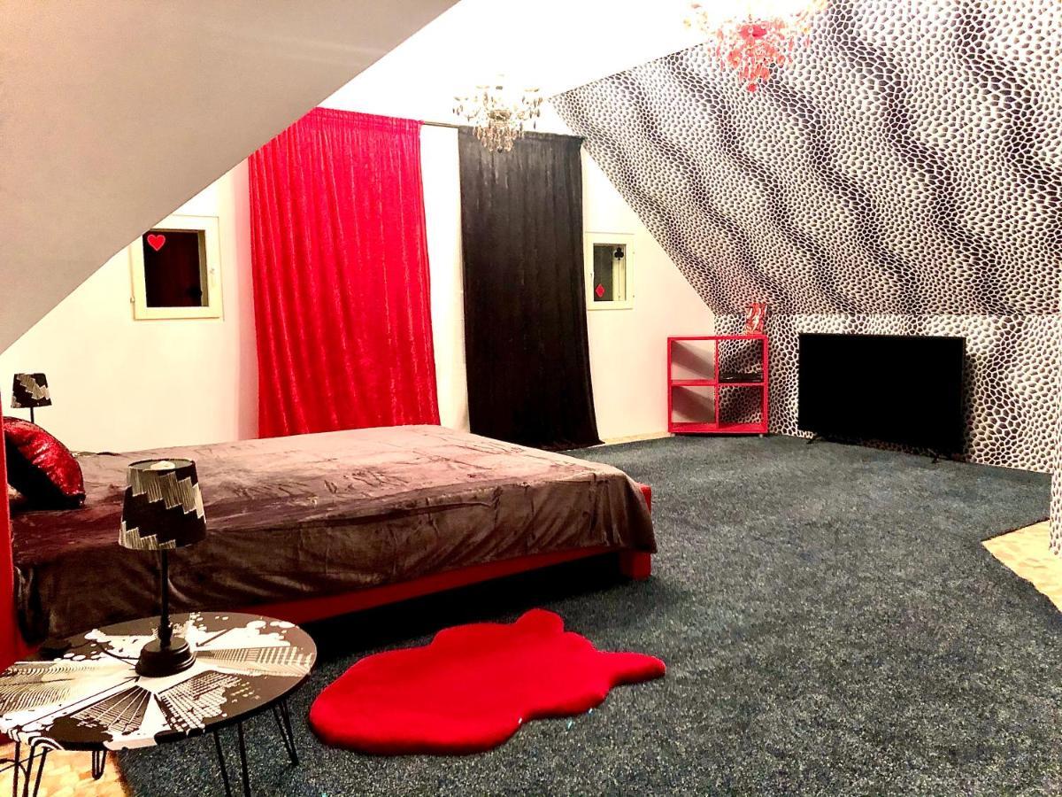 Party House Hotel Cielavas ภายนอก รูปภาพ